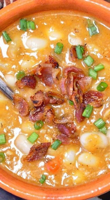 Bacon Soup Recipes, Bean And Bacon Soup, Slow Cooker Beans, Bacon Soup, Crockpot Soup Recipes, Healthy Slow Cooker, Crockpot Dishes, Crock Pot Soup, Crock Pot Slow Cooker