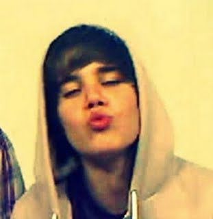 lo lo lo lo love him soooo much.... :'( Justin Bieber My World, Justin Bieber Photoshoot, Justin Bieber Funny, Beiber Fever, Pregnant Man, Justin Baby, Justin Bieber Posters, One Kiss, Justin Bieber Images