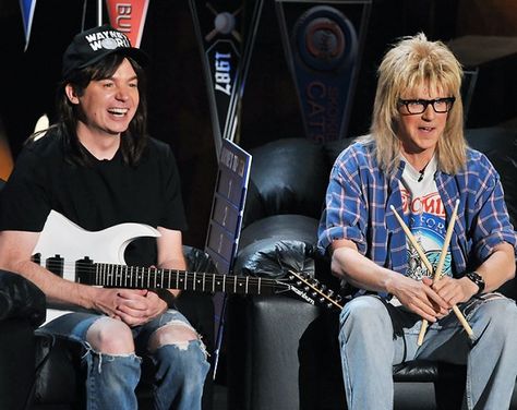 Dress up as Wayne and Garth from Wayne's World, wearing muller wigs, T-shirts, ripped jeans and Converse All Star sneakers. Wayne Garth Costume, Wayne And Garth Costume, Wayne And Garth, 2015 Halloween Costumes, Wayne's World, Jeans And Converse, Last Minute Costumes, Last Minute Halloween Costumes, Easy Halloween Costumes