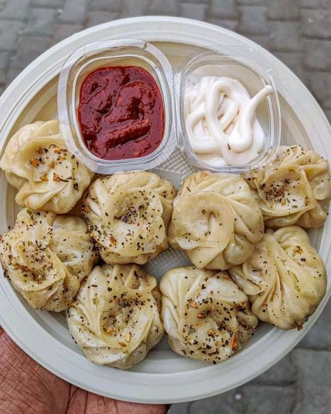 Jhol Momo, Momo Food, Indian Fast Food, Simple Family Meals, Famous Food, Vegetarian Fast Food, Tastemade Recipes, Vegetarian Snacks Recipes, Quick Recipes Snacks