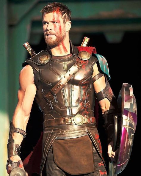 What do you think of Thor's performance in Endgame? @chrishemsworthTag your friend #thankyouavengers#robertdowneyjr#chrisevans#jeremyrenner#chrishemsworth#joshbrolin#thanos#chrispratt#behindthescenes#blackpanther#ironman#tonystark#markruffalo#scarlettjohansson#blackwidow#stanlee#benedictcumberbatch#drstrange#elizabetholsen#hulk#captainamerica#captainmarvel#tomholland#spiderman#thor#avengersendgame#endgame#avengers#infinitywar#marvel Thor Ragnarok Costume, Thor Outfit, Thor Costume, Thor Cosplay, Jeff Goldblum, Chris Hemsworth Thor, Adventure Movie, Thor Ragnarok, Marvel Avengers Movies