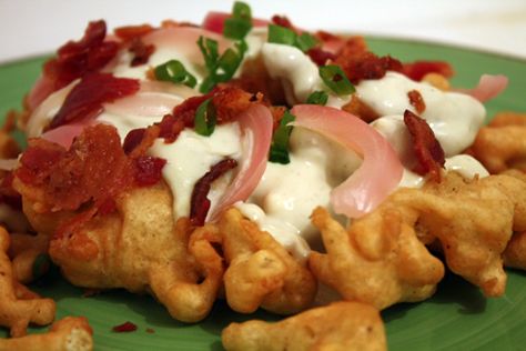 Savory Funnel Cake, Carnival Eats, Carnival Foods, Funnel Cake Recipe, Savory Cakes, State Fair Food, Funnel Cakes, Blue Cheese Sauce, Carnival Food