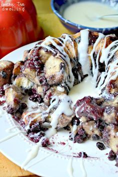 Blueberry Monkey Bread w/ Cream Cheese Icing Blueberry Monkey Bread, Lemon Monkey Bread, Monkey Breads, Lemon Icing, Cream Cheese Icing, Blueberry Recipes, Monkey Bread, Dessert Bread, Lemon Tree