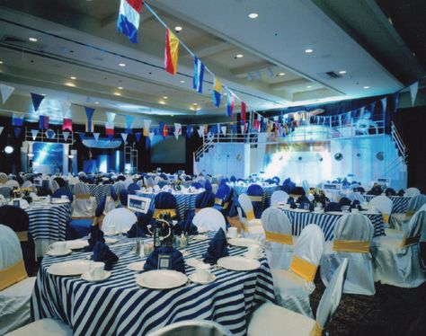 When you can't take all of your guests on an exotic cruise around the world, bring the cruise to them by creating a 'Sailaway Party.' Boat Party Theme, Cruise Theme Parties, Cruise Ship Party, Sailing Party, Dinner Party Ideas, Boat Theme, Around The World Theme, Cruise Party, Nautical Themed Party