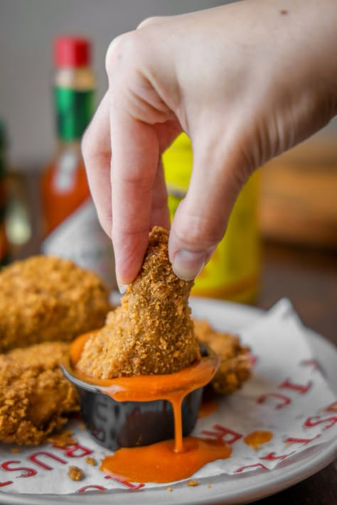 Chicken Tender Photography, Chicken Sandwich Photography, Fast Food Photography Ideas, Chicken Burger Photography, Chicken Wings Photography, Burgers Photography, Fast Food Photography, Chicken Fast Food, Chicken Photography