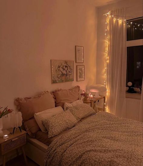 Mirror Wall Shelf, Aesthetic Room Inspiration, Decoration Hacks, Aesthetic Lights, String Fairy Lights, Bedroom Throw, Room Store, Cosy Room, Casa Vintage