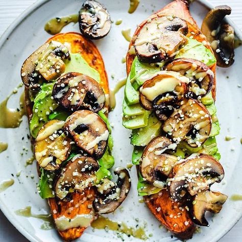 Maple soy glazed mushrooms on sweet potato toasts by @cookingforpeanuts 💗 . Served with avocado, tahini drizzle and hemp seeds. .… Glazed Mushrooms, Toast Avocado, Potato Toast, Glazed Sweet Potatoes, Sweet Potato Toast, Toast Toppings, Enjoy Your Weekend, Piece Of Art, Toast Recipes