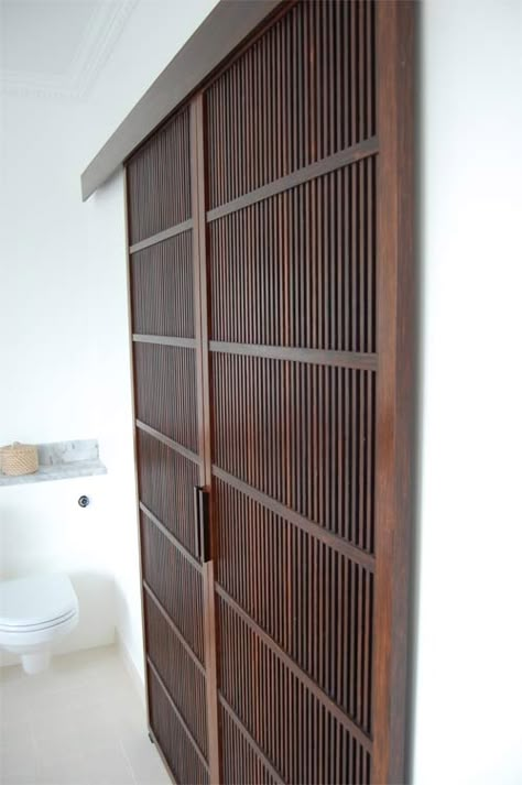 Japanese Screen Divider, Japanese Style Sliding Door, Shoji Screen Doors, Shoji Sliding Doors, Japanese Sliding Doors, Korean Bedroom, Shoji Doors, Closet Interior, Japanese Door