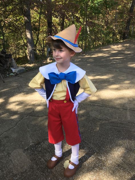 Pinocchio Costume Diy, Pinnochio Costume Diy, Pinocchio Costume, Childrens Halloween Costumes, Halloween Infantil, Book Day Costumes, Book Week Costume, Up Theme, Italian Dress