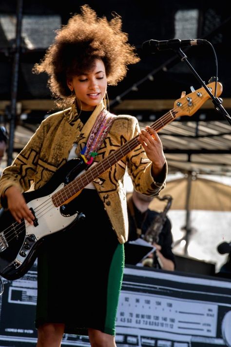 Black Female Bassist, Girl Bassist, Female Bassist, Esperanza Spalding, Newport Jazz Festival, Positive Mind Positive Vibes, Bass Guitar Lessons, Jazz Artists, Duke Ellington