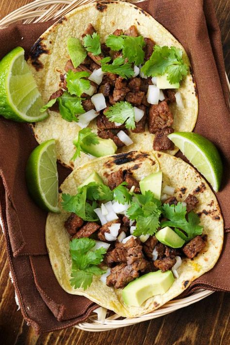 Steak Tacos made with plenty of lime juice and a quick homemade spice rub can be grilled, broiled, or cooked in a skillet for an easy and healthy meal that is ready in less than thirty minutes. #healthyrecipes, #slenderkitchen, #dinner #kidfriendly #quickandeasy Grilled Steak Tacos, Cubed Beef Recipes, Steak Taco Recipe, Beef Cubed Steak, Healthy Beef Recipes, Steak Tacos, Grilled Steak Recipes, Delicious Clean Eating, Cube Steak