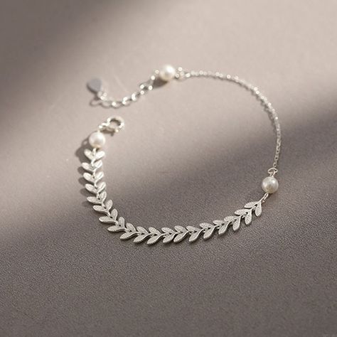 Silver Anklets Designs, Silver Bracelet Designs, Pretty Jewelry Necklaces, Silver Bracelets For Women, Bracelets Design, Gold Rings Fashion, Silver Jewelry Design, Stylish Bracelet, Simple Bracelets