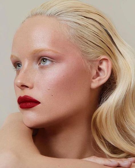 The Wall Group on Instagram: "Seeing red. 💋 ⠀⠀⠀⠀⠀⠀⠀⠀⠀ #TaraHalliwell makeup by @nikki_makeup, photographed by @billiescheepersphotography. #TWGArtists" Photographic Makeup, Nikki Makeup, Makeup Charts, Bold Makeup Looks, Special Occasion Hairstyles, Photoshoot Makeup, Beauty Photoshoot, Bold Makeup, Models Makeup