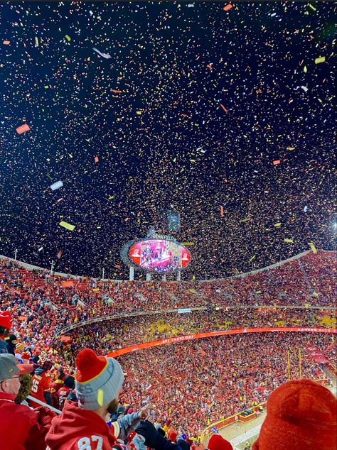 Kansas City Chiefs Aesthetic, Patrick Mahomes Aesthetic, Chiefs Aesthetic, Nfl Background, Nfl Aesthetic, Cheifs Football, Chiefs Wallpaper, Nfl Chiefs, Red Kingdom