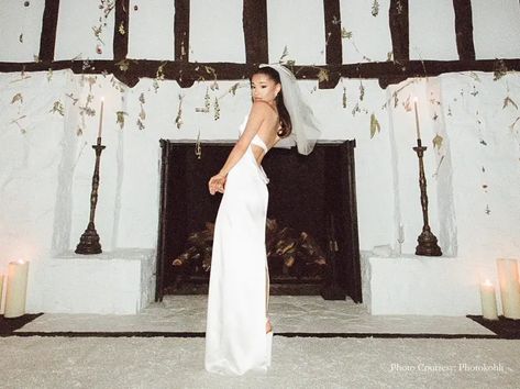 Ariana Grande Wedding Dress, Ariana Grande Wedding, Celebrity Bride, Vera Wang Wedding, Wedding Dresses Vera Wang, Ariana Grande Wallpaper, Ariana Grande Photoshoot, Weddings By Color, Silk Wedding Dress