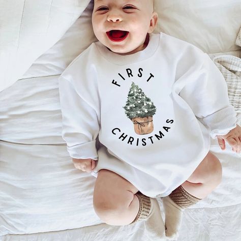 ✨Celebrate Christmas 🎄 in style with this adorable romper. Made from high-quality material, this romper is gentle on delicate baby skin and comfortable to wear. It features a festive first Christmas design that will surely bring smiles anywhere you go, and its thicker fabric is suitable for Autumn & Winter days to keep your baby snug & warm. Made with convenience in mind, this romper features three snaps on the bottom for quick diaper changes. Christmas Baby Romper, First Christmas Outfit, Sweatshirt Romper, Casual Playsuit, First Christmas Baby, Christmas Bodysuit, Christmas Romper, Girls Christmas Outfits, Baby Girl Boy