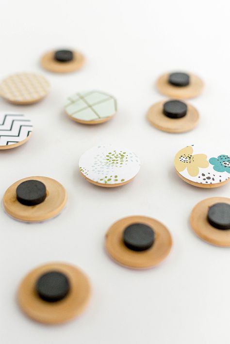 Clay Magnets Diy, Scrapbook Paper Crafts Diy, Magnets Diy, Diy Magnets, Magnetic Paper, Cute Diy Projects, Clay Magnets, Wood Slice Art, Wooden Pattern