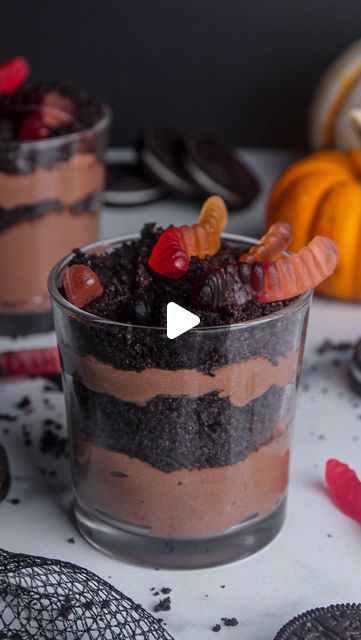 Chloe | Plant-Based Recipes on Instagram: "Leveling up a childhood classic with these dairy-free, high protein dirt cups! 🍫✨  Dig into this delicious vegan dessert made with super rich, protein-packed chocolate ‘pudding’ layered with crumbled Oreo ‘dirt’ and topped with chewy gummy worms! 🪱 This nostalgic flavor combo is truly unmatched and will keep you coming back for more. 🥄 These dirt cups are the perfect easy and healthier treat for Halloween or any occasion!  ✨ COMMENT “recipe” to get the recipe sent to you! Be sure to tag me with a photo of your creation. Hope you enjoy! ✨  If you’re looking for a healthier twist on your favorite treats that bring out your inner child, you will want to SAVE this one, and FOLLOW @chloescreativeeats for more! 🤍  __  #dirtcups #proteinpudding #prot Dirt Cup Recipe, Dirt Cup, Dirt Pudding, Oreo Dirt, Dirt Cups, Protein Pudding, Leveling Up, Gummy Worms, Super Rich