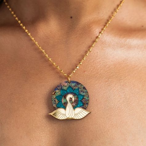 Unique Statement Necklace, Peacock Necklace, Peacock Pendant, Plain T Shirt, Marble And Gold, Polymer Jewelry, Jewelry Model, Teal And Gold, Plain Tshirt