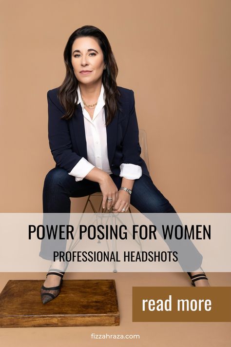 Business Poses Photography, Portrait Outfits Women, Powerful Headshots Women, Womens Professional Headshots, Posing For Business Photos, Pose For Professional Photo, Professional Photo Shoot Women, Power Poses For Women Standing, Business Pictures Professional Women Outdoor