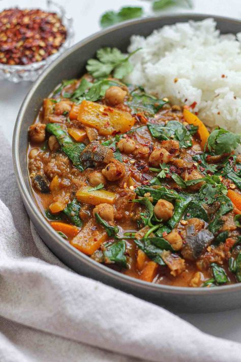 Curry Eggplant, Vegan Lentil Curry, Spinach Vegan, Healthy Eggplant, Chickpea And Spinach Curry, Simple Eating, Eggplant Curry, Healthy Entrees, Beans Curry