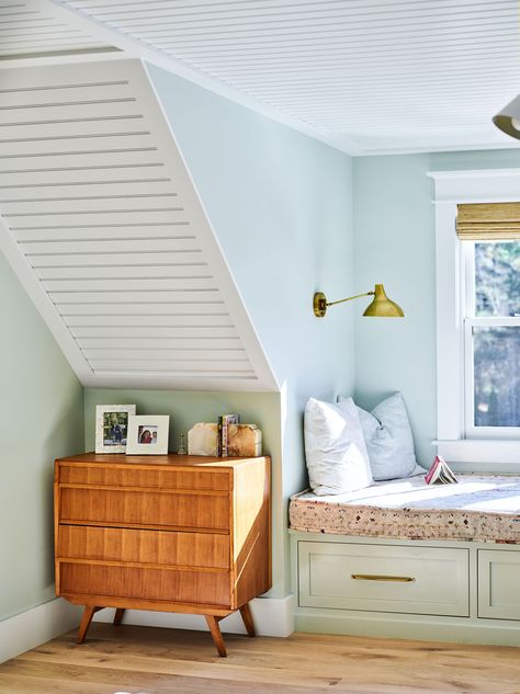 A Window Seat/Bed Cape Cod Upstairs Bedroom, Cape House Interior Design, Cape Cod House Interior, Cape Cod Bedroom, Upstairs Ideas, Addition Plans, Cape Cod Interior Design, Cape Cod Decor, Bedroom Paint Ideas