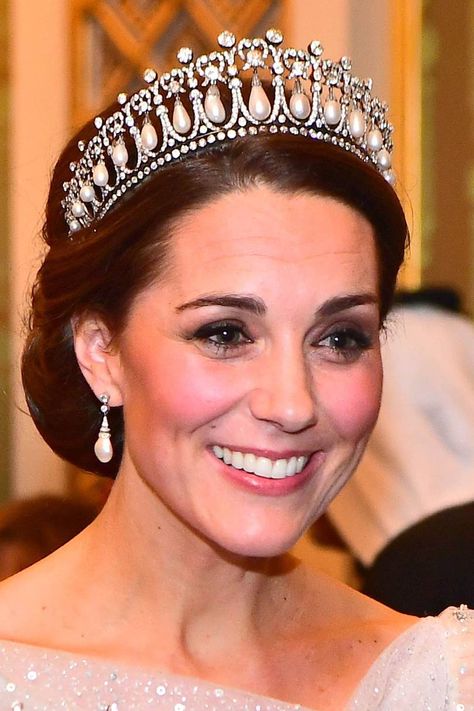 Kate Middleton Jewelry, Full Ponytail, Lovers Knot Tiara, Düşes Kate, Kate Middleton Hair, Hair Evolution, Queen Kate, Princess Kate Middleton, Catherine Elizabeth Middleton