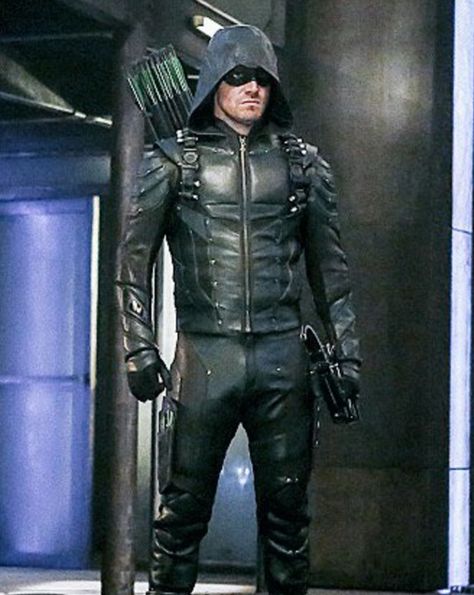 Green Arrow Costume, Arrow Costume, Arrow Cosplay, Oliver Queen Arrow, Arrow Cw, Stephen Amell Arrow, Arrow Oliver, Arrow Tv, Supergirl And Flash