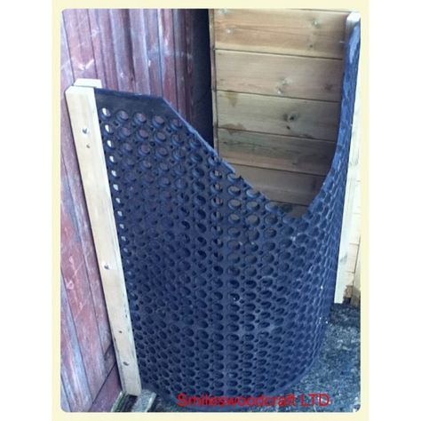 Wall/Corner Hay Feeders - Horse Care - Chronicle Forums Horse Stall Corner Hay Feeder, Diy Horse Hay Feeder, Corner Hay Feeder, Hay Feeder For Horses, Horse Feeder, Horse Farm Ideas, Horse Hay, Barn Hacks, Paddock Paradise