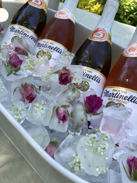 Roses In Ice Cubes, Frozen Roses In Ice, Rose Ice Balls, Fairy Dinner Party Food, Ice With Flowers Inside, Ice With Flowers, Frozen Flowers In Ice, Flower Ice Balls, Floral Ice Cubes