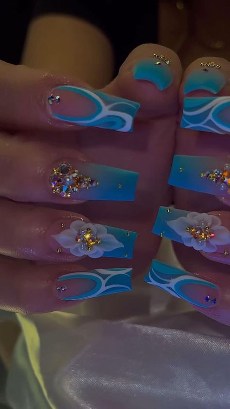 Purple Nail Inspo Coffin, Birthday Nails Coffin Blue, Cute Teal Nail Ideas, Blue Birthday Nail Designs, Birthday Nail Set Ideas Blue, Blue And White Wedding Nails, Torquise Blue Color Nails, Nails Ocean Theme, Nails For Cancun Vacation