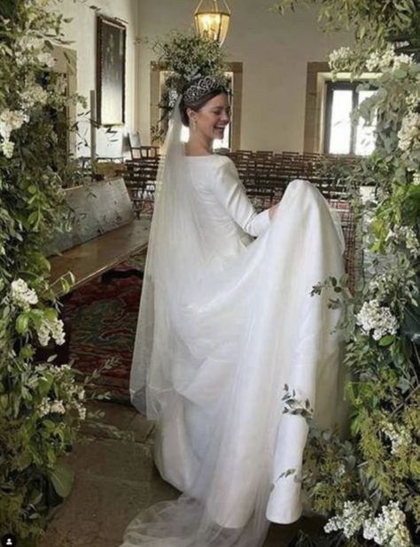 High Society Wedding, Spanish Wedding, Princess Caroline Of Monaco, Wedding Of The Year, Princess Caroline, Royal Weddings, High Society, Red Midi Dress, Bride Wear