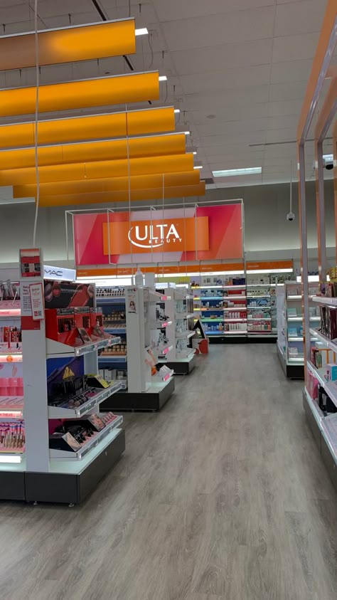 Ulta Aesthetic, High School In America, Target Aesthetic, Zepeto House Background, Shopping Pictures, Dump Ideas, Los Angeles Travel, American Life, Dream Lifestyle