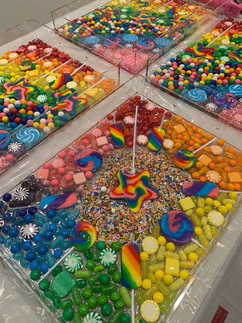 Candy Furniture Diy, Resin Candy Art, Funky Resin Art, Resin Candy Table, Candy Tray Ideas, Candyland Room, Baddie Decor, Candy Room, Rainbow Lollipops