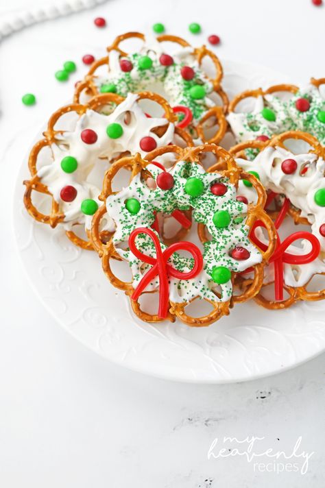 Pretzel Wreath, Chocolate Pretzels Christmas, Pretzel Christmas, Christmas Pretzel, My Heavenly Recipes, Christmas Pretzels, Heavenly Recipes, Pretzel Treats, Christmas Baking Cookies