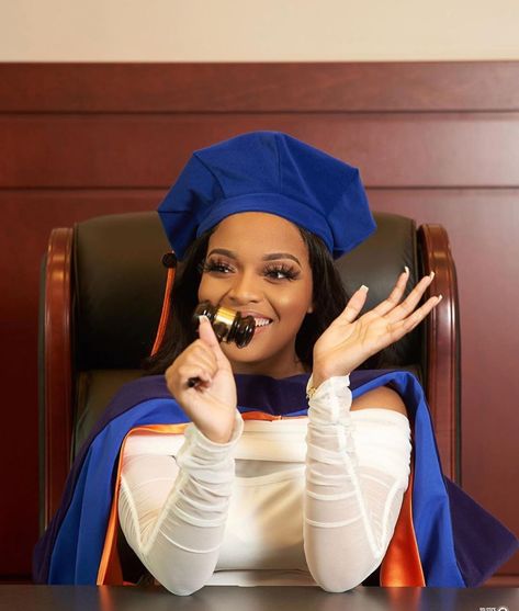 Black Girls Graduate ™ on Instagram: “Shout out to the Lawyer Baes ⚖️ Congrats @_lovezeze 👩🏽‍🎓💕 #BlackGirlsGraduate #DegreedUp 📷 @solsticemedia_” Lawyer Graduation Pictures, Black Woman Lawyer, Graduation Baddie, Lawyer Bae, Slay Pictures, Master Vision, Black Lawyer, Graduation Goals, Lawyer Aesthetic