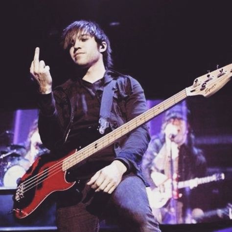 Fall Out Boy Wallpaper, Peter Wentz, Emo Men, Ryan Ross, Rawr Xd, Pete Wentz, Mikey Way, Emo Guys, Band Pictures