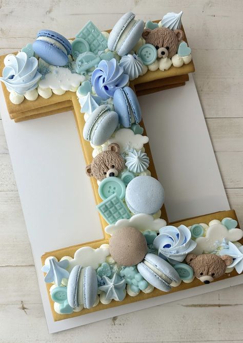 White Chocolate Cream Tart Cake in blue with teddy bears theme  #CreamTartCake #CakeArt #ChildrenBirthdayCake #LetterCake #TeddyBearCake #CakeDesign #CakeDecor Chocolate Cream Tart, Cream Tart Cake, Torte Blu, Alphabet Cake, White Chocolate Cream, Letter Cakes, Tart Cake, Cream Tart, Teddy Bear Cakes