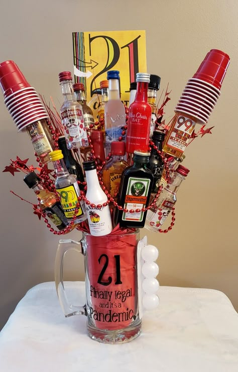 21st Birthday Ideas Alcohol, 21st Gifts For Boyfriend, 21 Bouquet Birthday, Beer Pong Gift Basket, Birthday Alcohol Ideas, Beer Present Ideas Diy, 21st Birthday Alcohol Ideas, 21st Birthday Mini Bottle Bouquet, 21st Birthday Bouquet Alcohol