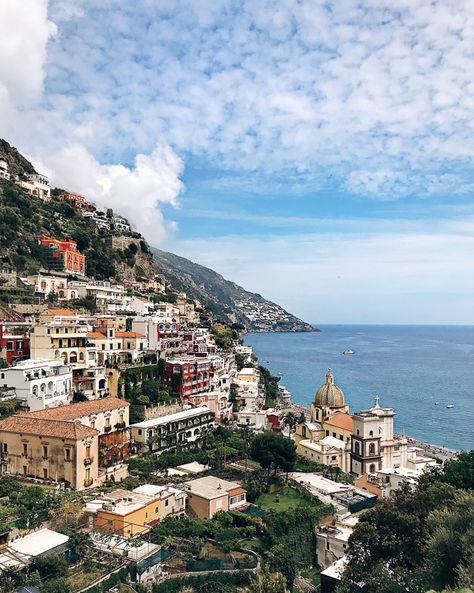 Southern Curls & Pearls: Travel Guide: Positano, Italy Honeymoon Italy, Amalfi Wedding, Southern Curls And Pearls, Vacation In Italy, Pretty World, California Hikes, Sorrento Italy, Disney Instagram, Travel To Italy