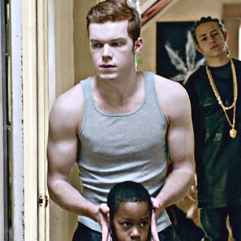 Cameron Monaghan Cameron Monaghan And Ethan Cutkosky, Liam Shameless, Cameron Monaghan Shameless, Ethan Cutkosky, Shameless Mickey And Ian, Shameless Characters, Ian Gallagher, Ian Shameless, Shameless Tv Show