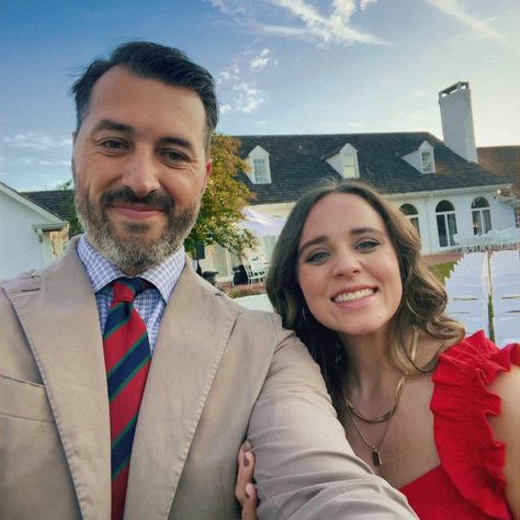 Jeremy Vuolo | “Hey Siri, set a timer for 24 hours.” - @evanpstewart16 | Instagram Jinger Vuolo, Jinger Duggar, Duggar Wedding, Jeremy Vuolo, Hey Siri, Duggar Family, 3 Kids, Weddings, Tv