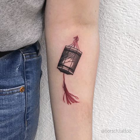 Small tattoo Japan lantern Japanese Lantern Tattoo Design, Asian Lantern Tattoo, Japanese Lantern Tattoo, Chinese Lantern Tattoo, Japan Lantern, E.t Tattoo, Micro Realism, Tattoo Japan, Lamp Tattoo