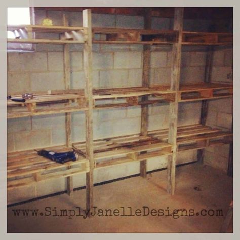 Pallet Shelves Diy, Making Shelves, Pallet Door, Deco Surf, Pallet Wood Shelves, Pallet Kitchen, Pallet Storage, 1001 Pallets, Recycled Pallet