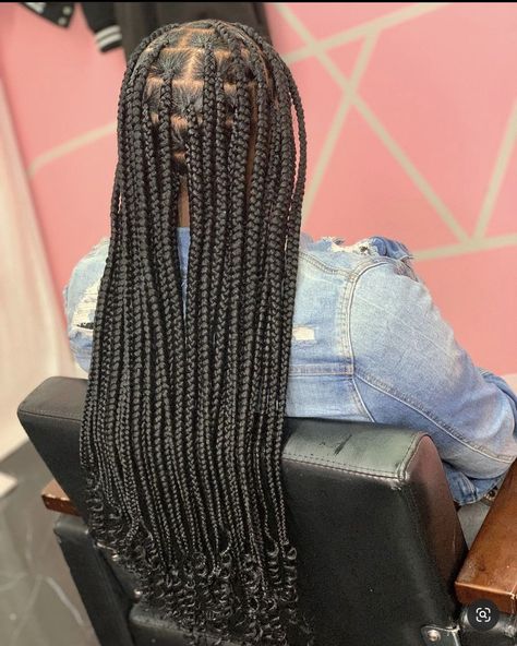 Knotless Medium Box Braids, Knotless Medium, Black Knotless, Medium Box Braids, Braided Hairstyles For Black Women Cornrows, Sleek Ponytail Hairstyles, Feed In Braids Hairstyles, Box Braids Hairstyles For Black Women, Cute Braided Hairstyles