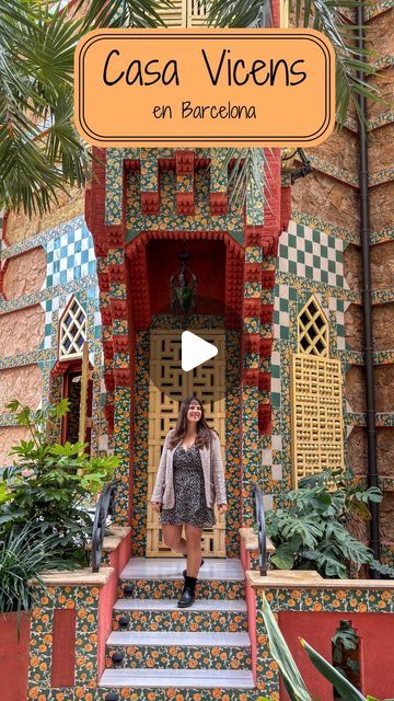 Irene y David 🌍 Travel bloggers on Instagram: "🎨 ¿Conocías la obra menos famosa de Gaudí?

🦎Todos sabemos que Barcelona está repleta de obras del gran arquitecto Antoni Gaudí, el mayor representante de la arquitectura modernista. Seguramente habrás visitado la Pedrera, la casa Batlló, el Park Güell y, por su puesto, la Sagrada Familia.

📸Sin embargo, es probable que ni si quiera hayas oído hablar de otra de sus grandes obras de Barcelona. Es una casa mucho menos popular, pero que también es maravillosa. Se trata de la Casa Vicens.

🏡Sus tonos verdes y granates de la fachada te dejarán impresionado, y los interiores no dejan a nadie indiferente. Todo está lleno de detalles del gran maestro de Reus.

🎊Está ubicada en el barrio de Gracia, en la calle de las Carolinas 20-26. Muy cerca de La Pedrera, Park Güell, Casa Batlló, Places To Travel, Barcelona, Travel, On Instagram