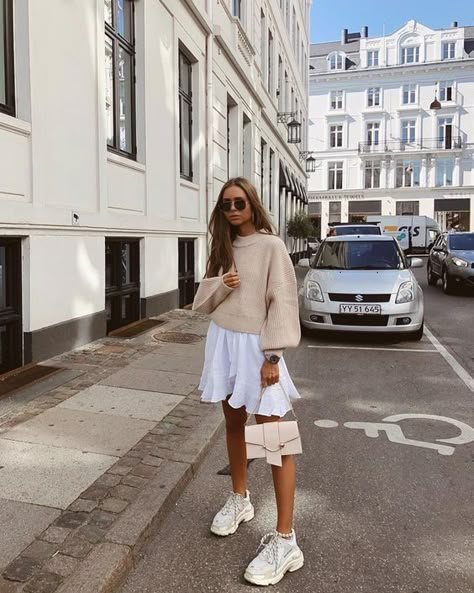 Cute + Casual Summer Style #summerstyle #sneakers #dress #springstyle Denim Street Style, Boho Styl, Millennials Fashion, Danish Fashion, Skirt And Sneakers, Street Style Summer, Casual Winter Outfits, 가을 패션, Vintage Glamour