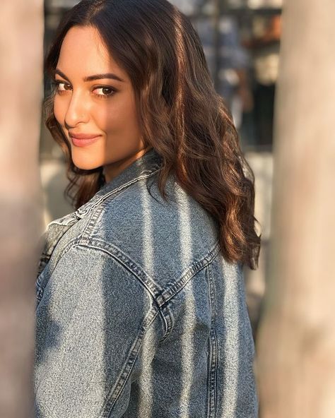 Sonakshi Sinha (@aslisona) • Instagram photos and videos Work And Travel, Sonakshi Sinha, Thanks To Everyone, People Magazine, Bollywood Celebrities, Work Travel, Its My Birthday, Girl Drawing