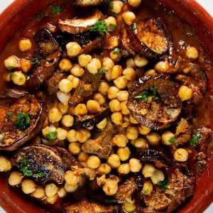 Delicious Eggplant & Chickpea Tagine - My Moorish Plate Moroccan Side Dishes, Vegan Tagine, Roasted Sweet Peppers, Eggplant Chickpea, Lemon Cauliflower, Chickpea Tagine, Cauliflower And Chickpeas, Moroccan Tagine Recipes, Veggies For Dinner