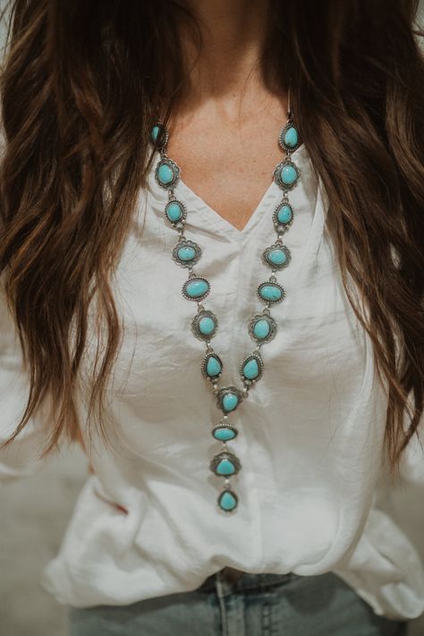 A necklace that is worth every penny! Sterling silver Maria Turquoise Very intricate silver detailing Hook and Eye style clasp Measures about 28 inches + 4 inch dangle Small Turquoise Necklace, Country Girl Jewelry, Country Fest, Quirky Dress, Turquoise Jewelry Necklace, Vintage Turquoise Jewelry, Into The West, Western Outfits Women, Country Fashion